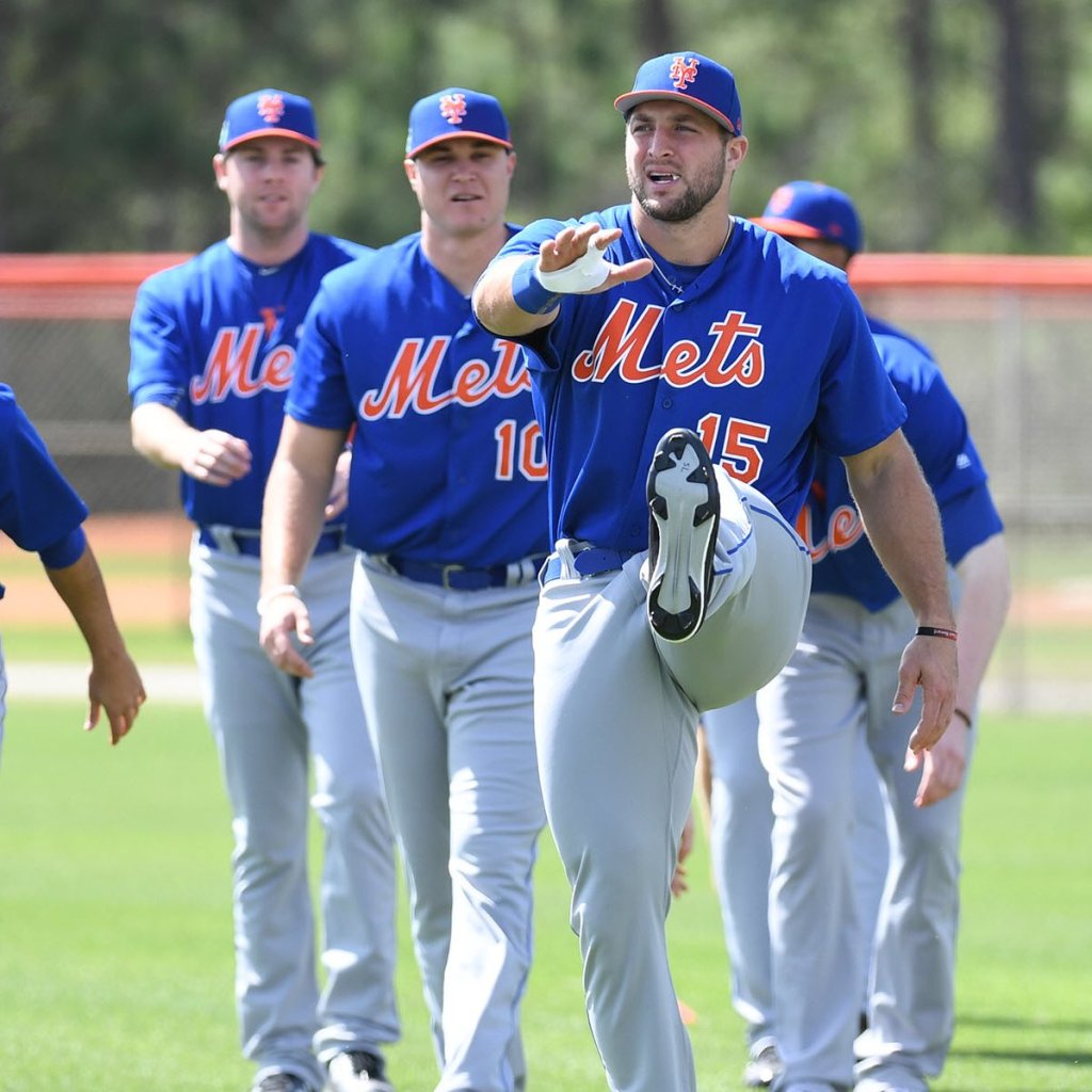 Tebow shows off power in Spring&nbsp;debut
