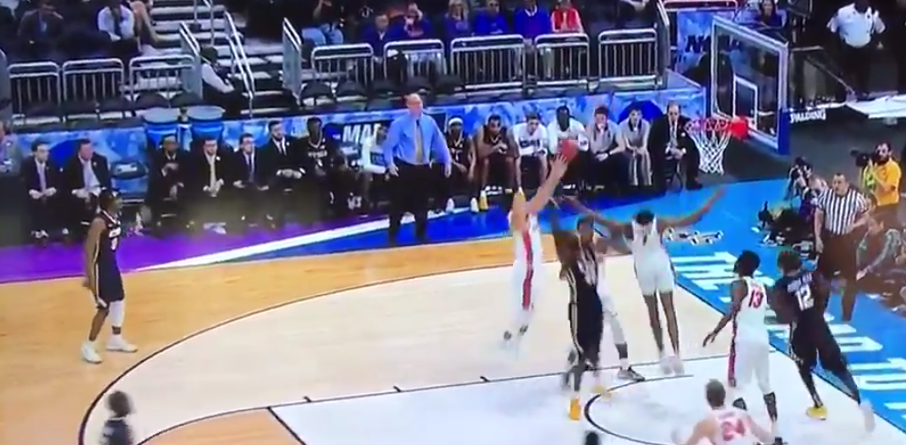 Robinson ties career high, Florida&nbsp;advances