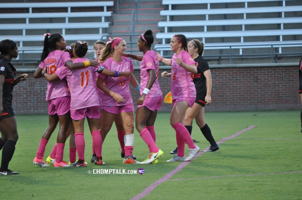 SOC: Gators top Georgia 1-0, end long scoreless&nbsp;drought