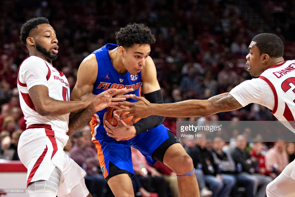 MBB: Gators hold on for first SEC win at Arkansas,&nbsp;57-51