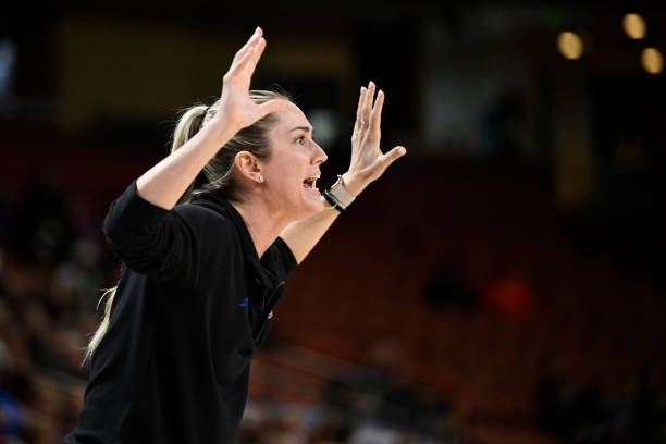 WBB: Me’Arah O’Neal Signs With&nbsp;Gators