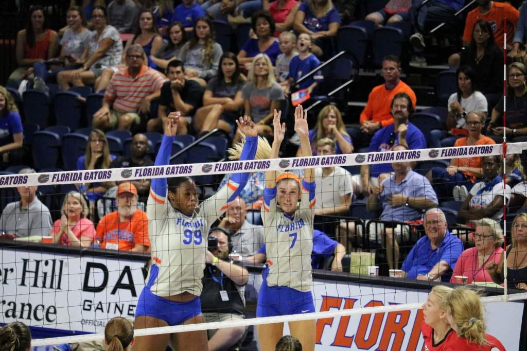 VB: Gators Rebound at Arkansas with&nbsp;Sweep
