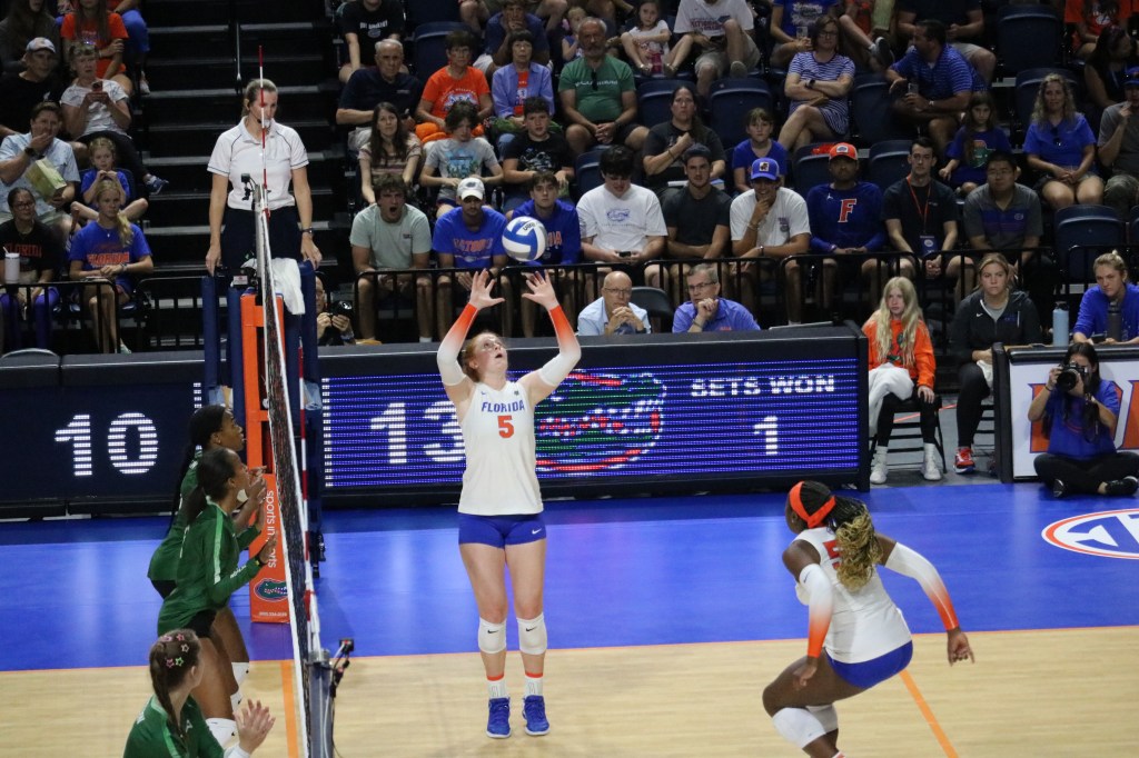VB: Gators Win Big in Sweep at No. 2&nbsp;Stanford