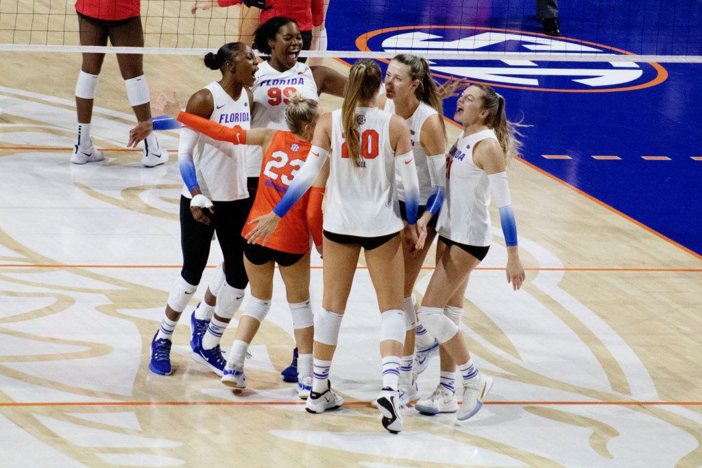 VB: Gators Defeat No. 3 Kentucky in Five Set&nbsp;Thriller