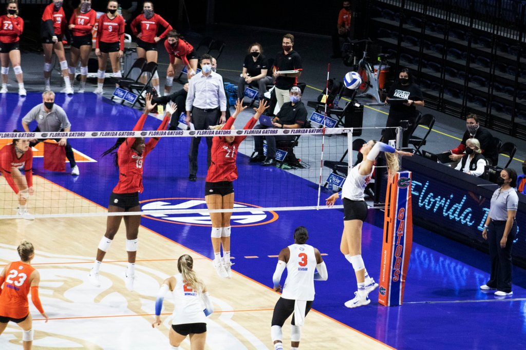 VB: Gators Sweep Razorbacks to Complete&nbsp;Series