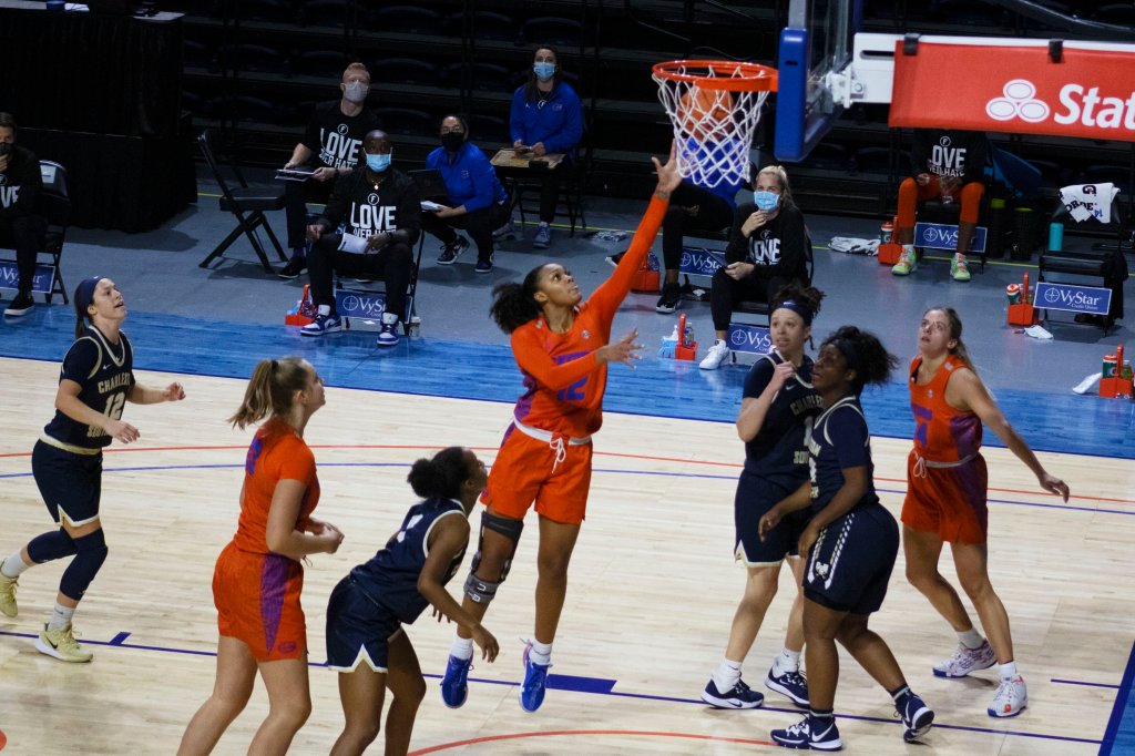 WBB: Gators trounce Ospreys 89-64; Improve to&nbsp;7-1