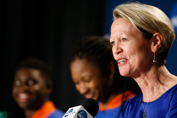 VB: Gators Sweep Opening Weekend as Wise Earns 900th&nbsp;Win