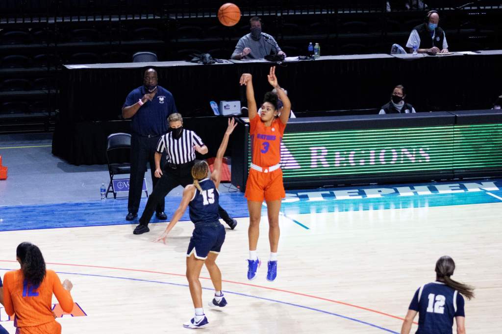 WBB: Gators move to 3-1 with statement win over&nbsp;Cincinnati