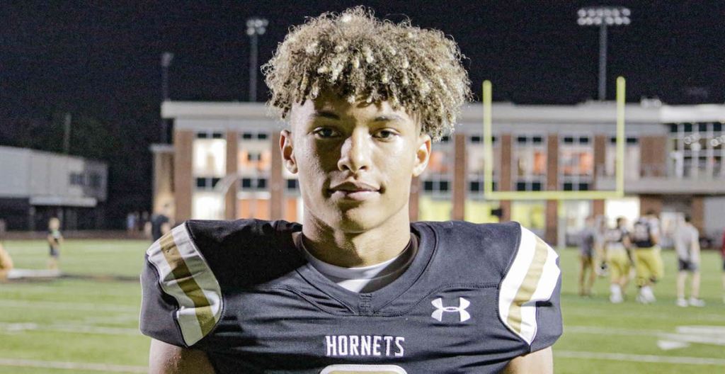 Wide receiver CJ Smith commits to the&nbsp;Gators