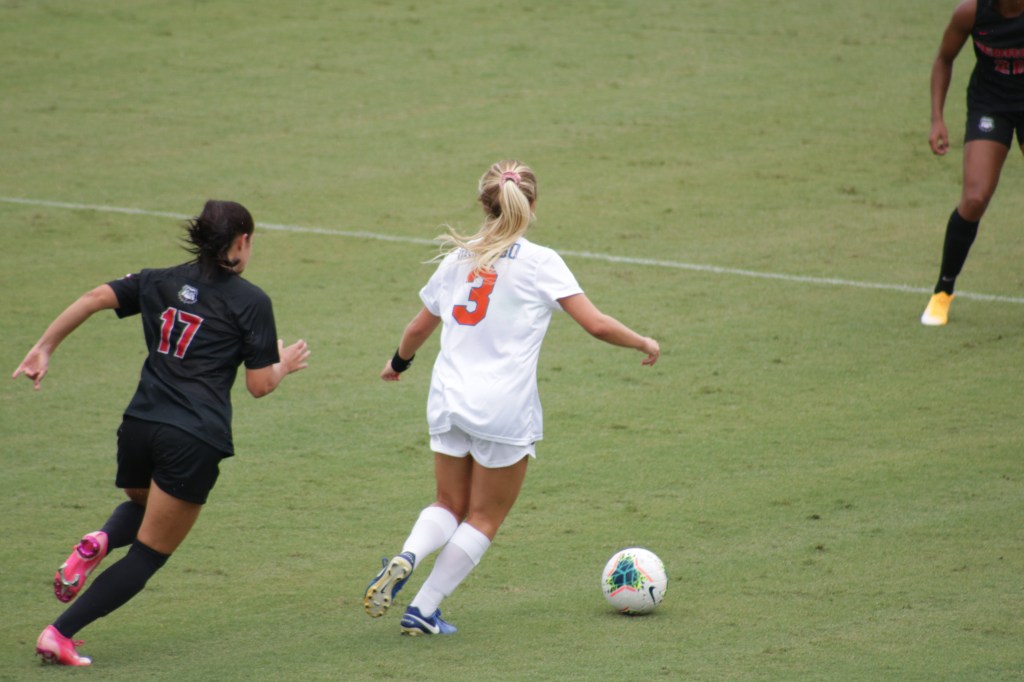 Shorthanded Gators fall to No. 11 South Carolina,&nbsp;4-2