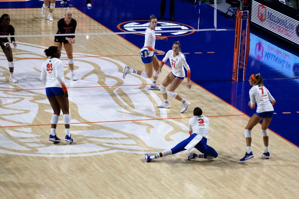 VB: Gators Sweep Tennessee; Improve to&nbsp;11-2