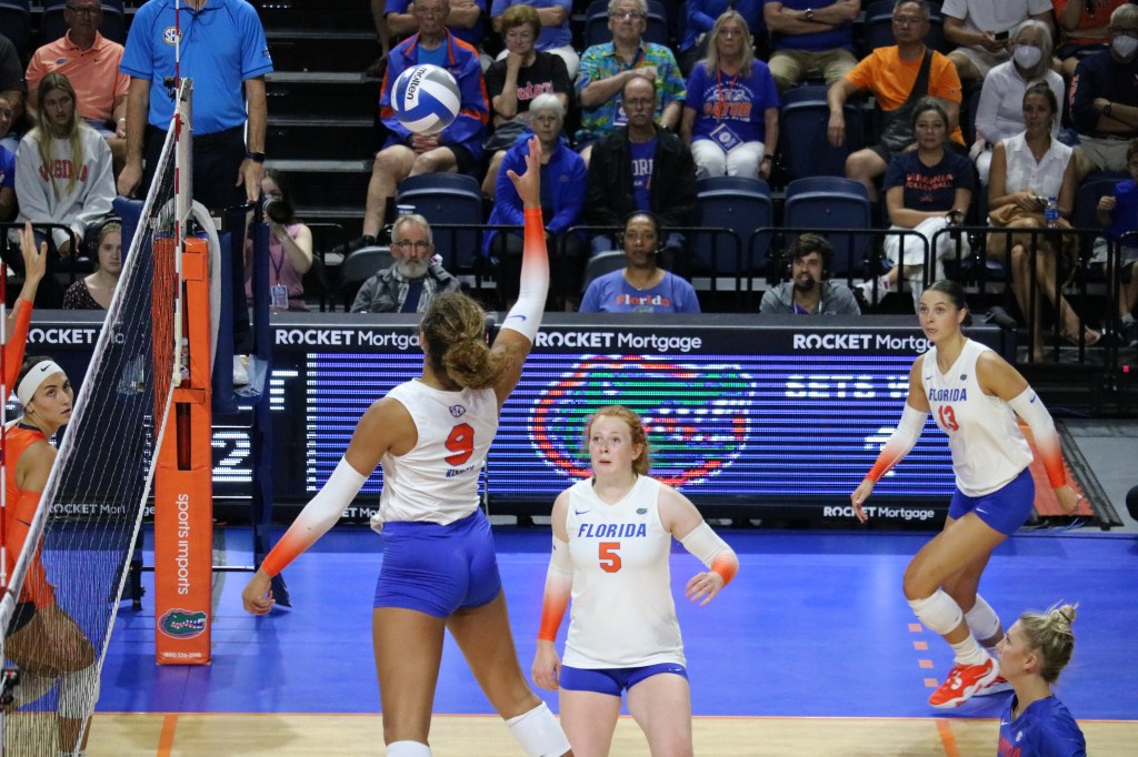 VB: Gators Sweep Opening Day of Sunshine&nbsp;Invitational