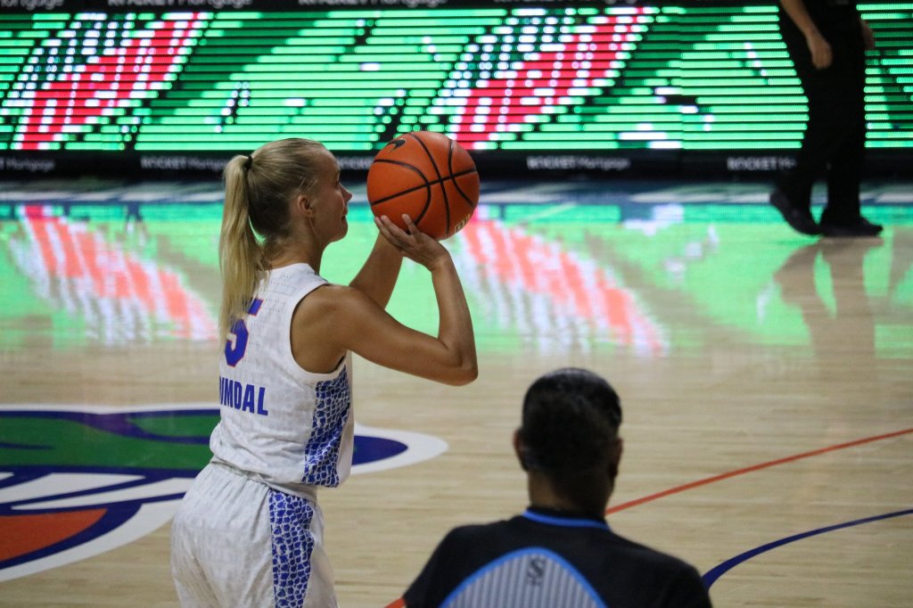 WBB: Second Half Surge Lifts Gators to Win over&nbsp;Spartans