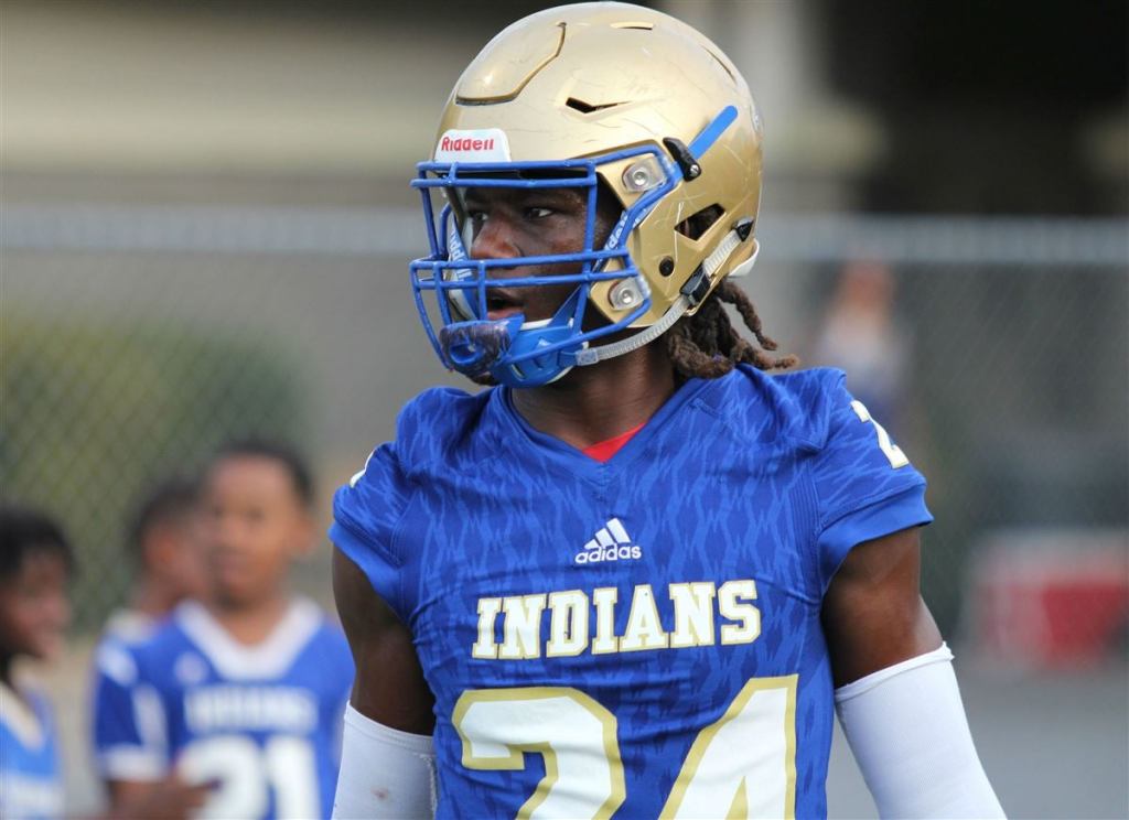 2021 LB Chief Borders commits to&nbsp;Gators